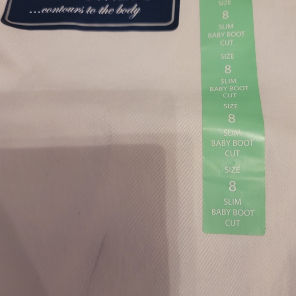 BNWT Bundle of 4 Women's Capris/Shorts - Sizes 6/8 - Picture 12 of 16